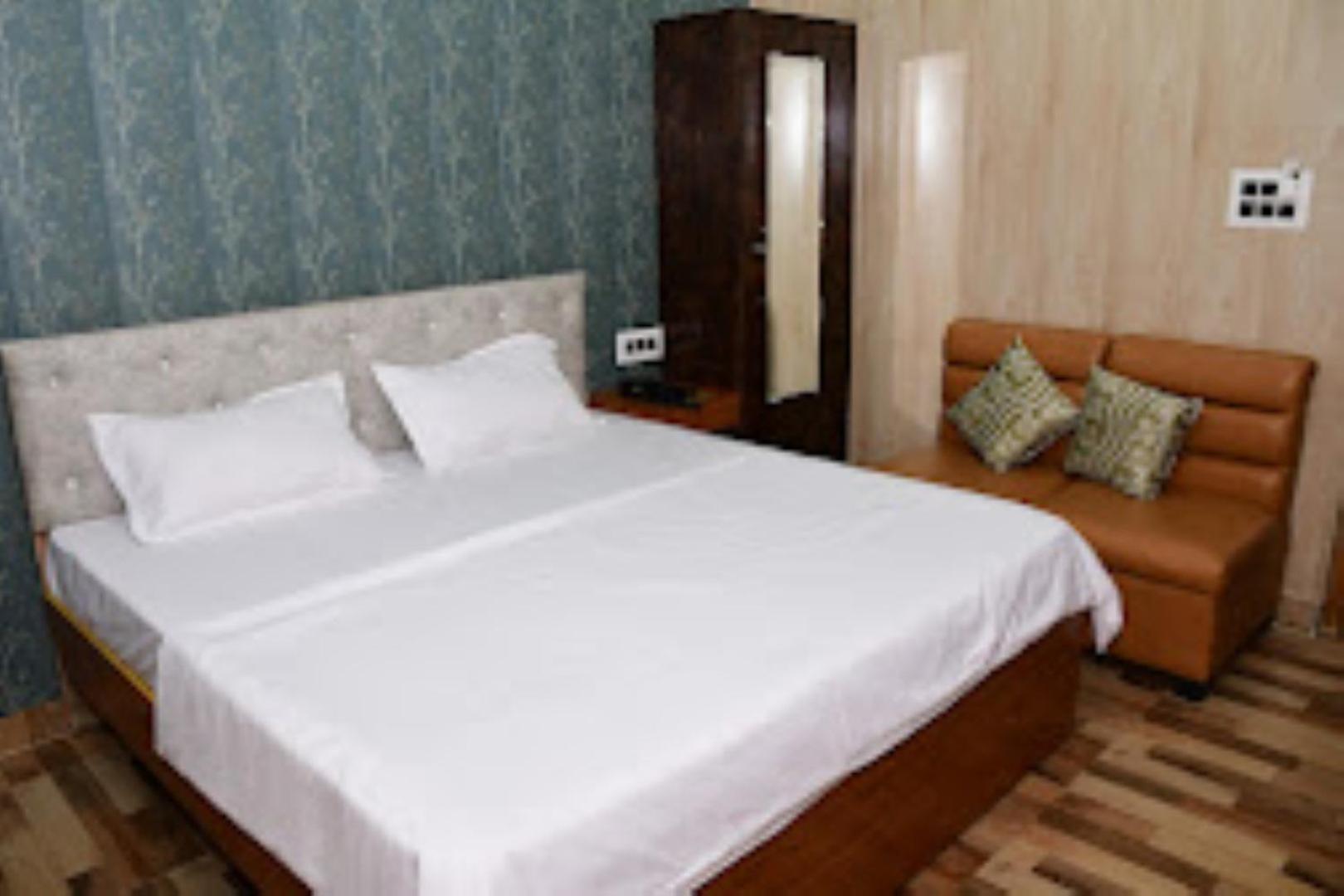 Hotel Renu Paradise , Ayodhya Extérieur photo
